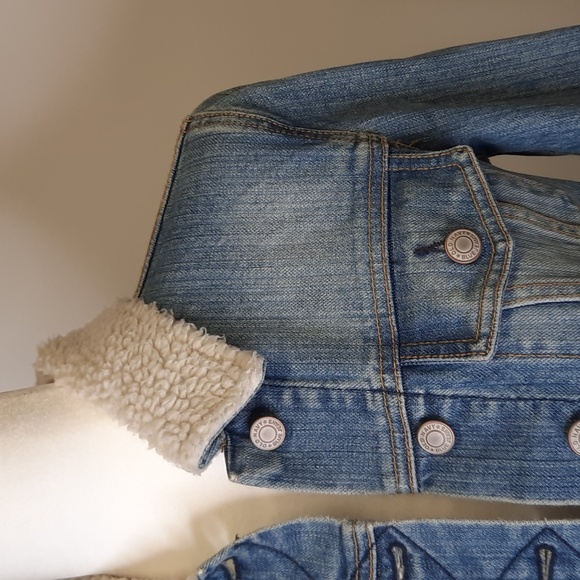 Old Navy Stone-washed Cropped Denim Jacket with Sherpa Collar, Size XS - Picture 2 of 6